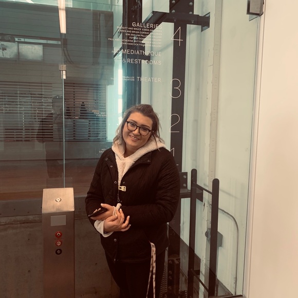 Meet your Posher, Taylor - Picture 4 of 8